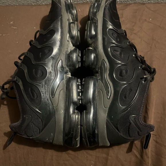 Nike Black VaporMax Sneakers Triple Black Authentic - Picture 1 of 8